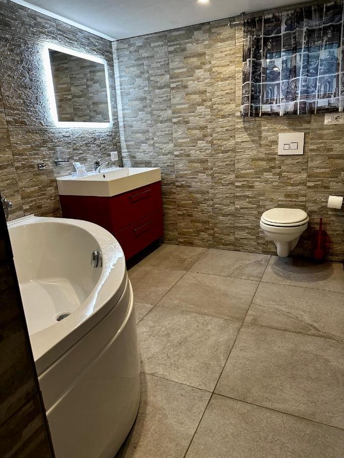 Vacabruz Apartment Besano Luaran gambar