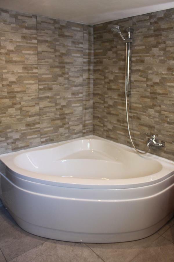 Vacabruz Apartment Besano Luaran gambar